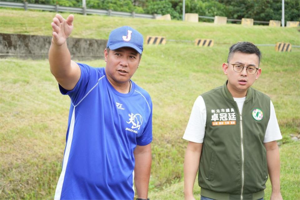 會勘柑園棒球場　卓冠廷舉六大缺失要求改進