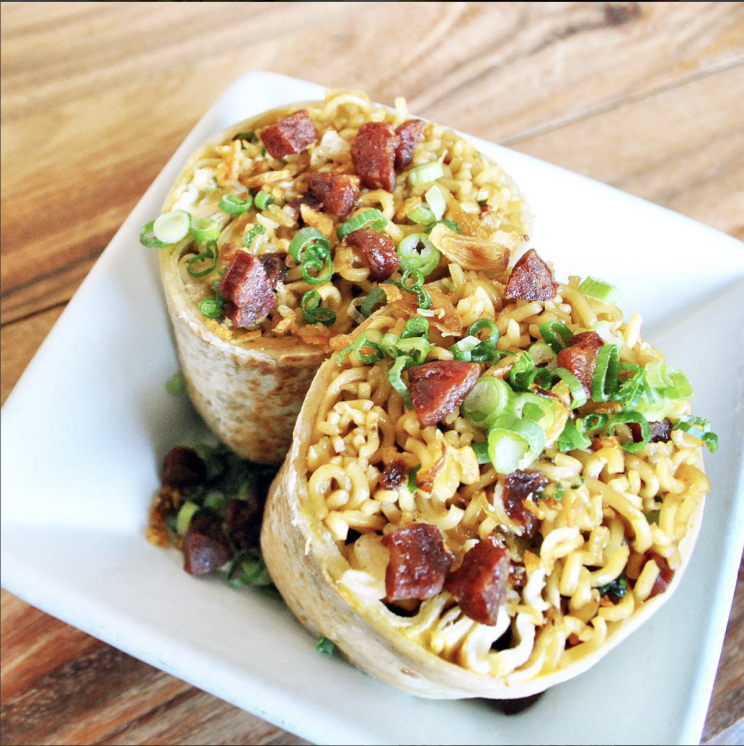 <p>Ne le dites à personne, mais le burrito fourré de nouilles et autres ingrédients qui composent un ramen est LE sandwich que tout le monde s’arrache à Brooklyn.</p>