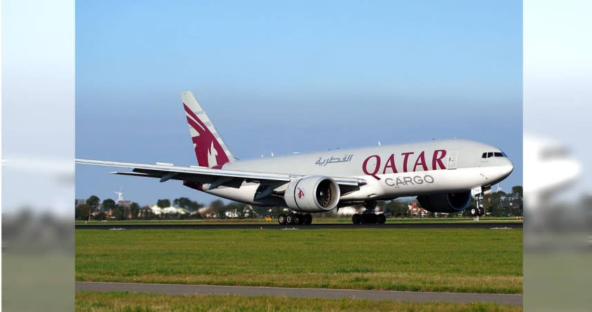 卡達航空（Qatar Airways）一架QR204航班，10日突然故障滯留在希臘雅典機場，班機上的乘客被關在密閉高溫約38度的機艙中，不少乘客因此脫水昏倒。（示意圖／Pixabay）