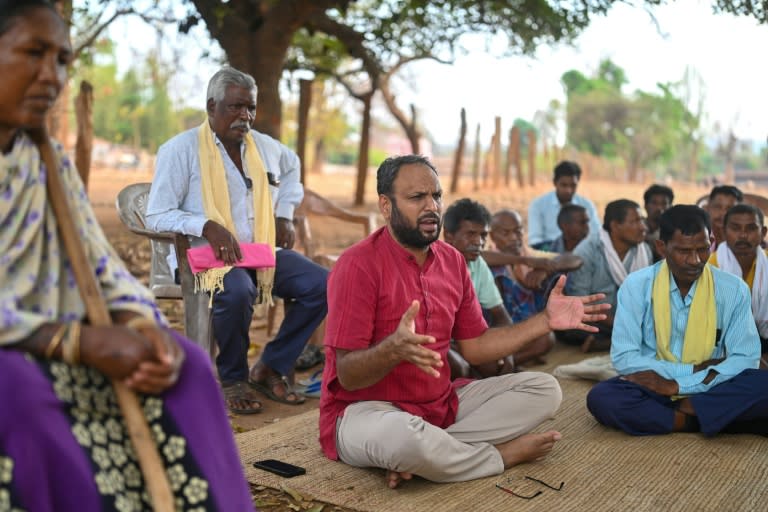Indian environmental activist Alok Shukla, a recipient of this year's Goldman Prize, speaks at a village meeting in Chhattisgarh state (Idrees MOHAMMED)