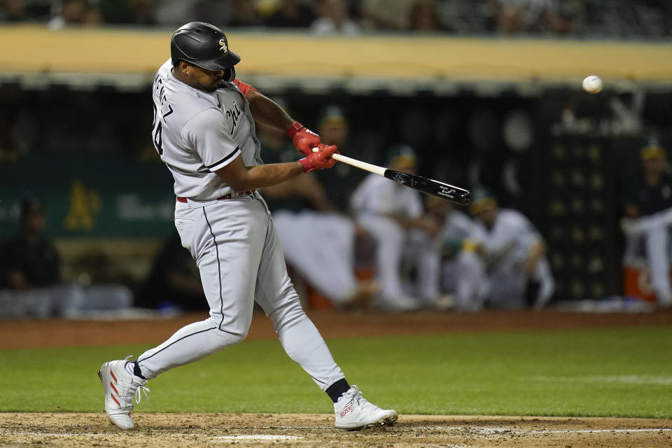 Chicago White Sox's Eloy Jiménez hits a two-run home run against the Oakland Athletics during the fourth inning of a baseball game in Oakland, Calif., Thursday, Sept. 8, 2022. (AP Photo/Godofredo A. Vásquez)