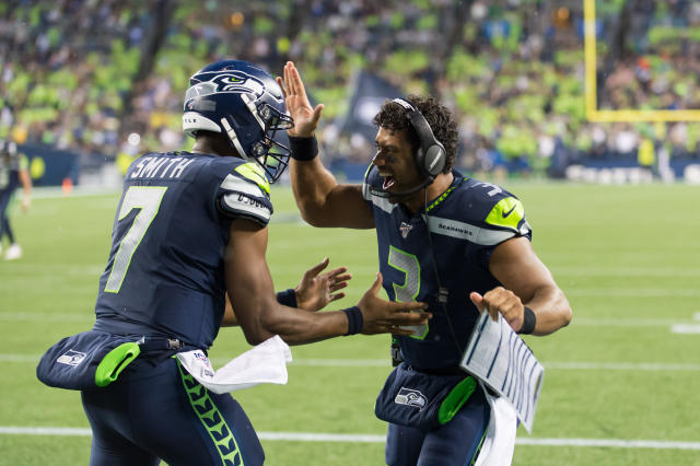 Seahawks re-sign backup quarterback Geno Smith to the roster