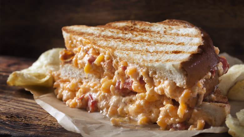 grilled pimento cheese sandwich 