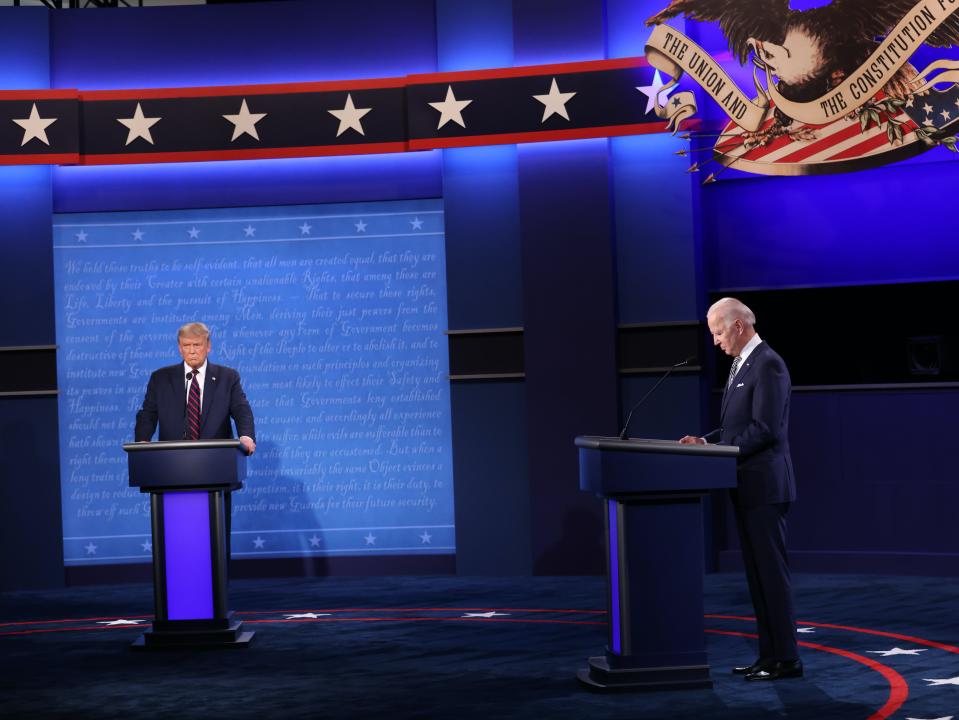 Donald Trump y Joe Biden durante su primer debate presidencial, que se volvió caótico desde el principio. (Getty Images)