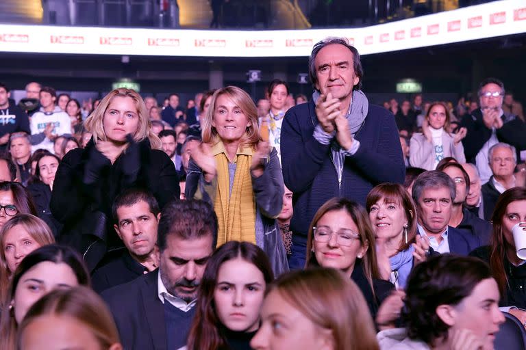 "La Vida es Hoy", en el Movistar Arena: familiares del exsenador y personalidades de la política dijeron presente en el evento solidario.