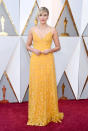 <p>Little Miss Sunshine! Greta Gerwig strahlt in einem gelbfarbenen bestickten Spaghettiträgerkleid von Rodarte. (Bild: Getty Images) </p>