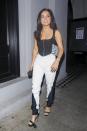 <p>La cantante <strong>Becky G</strong> fotografiada llegando a un restaurante en Los Ángeles ataviada con unos pantalones blancos, top negro y cabellera suelta.</p> 