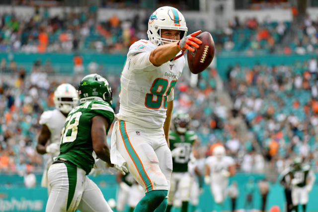 Dolphins place franchise tag on TE Mike Gesicki