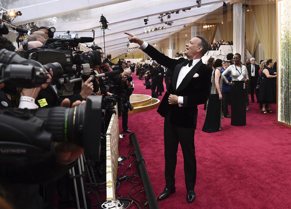 ARCHIVO - Tom Hanks llega a los Oscar en Los Angeles el 9 de febrero de 2020. La temporada de premios de Hollywood se ha vuelto virtual por la pandemia cambiando por completo de rostro. (Foto Jordan Strauss/Invision/AP, archivo)