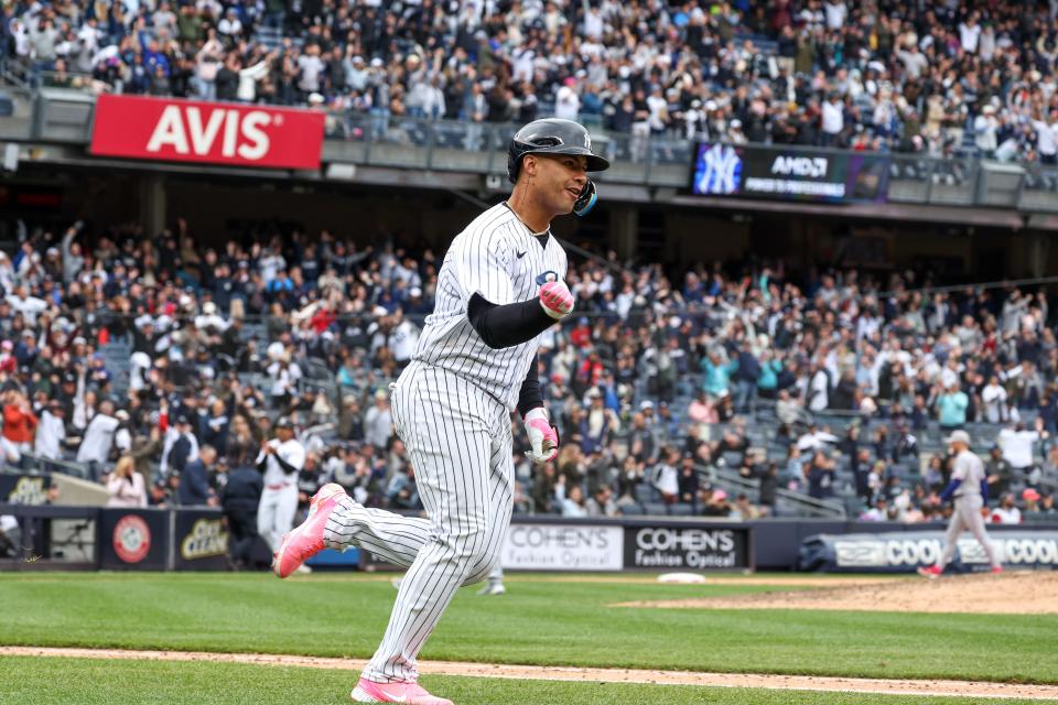 Gleyber Torres hits a walk-off solo home run in the bottom of the ninth inning.