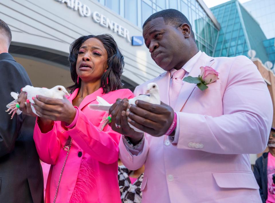 (Left) Sheena Scarbrough, mother of Sade Robinson, and (right) Carlos Robinson, father of Sade Robinson, hold doves to be release in memory Sade Robinson at her public memorial service on Friday May 10, 2024 at the Baird Center in Milwaukee, Wis.