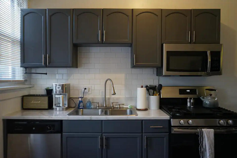 Kitchen inside Antiques on High Townhouse in the Village