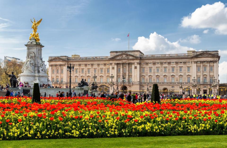 Landmark, Palace, Flower, Yellow, Spring, Architecture, Sky, Building, Plant, Garden, 