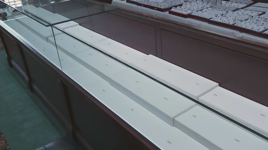 Ozel Jewelers' empty display cases after five thieves escaped with thousands of dollars worth of jewelry on Dec. 19, 2023. (KTLA)