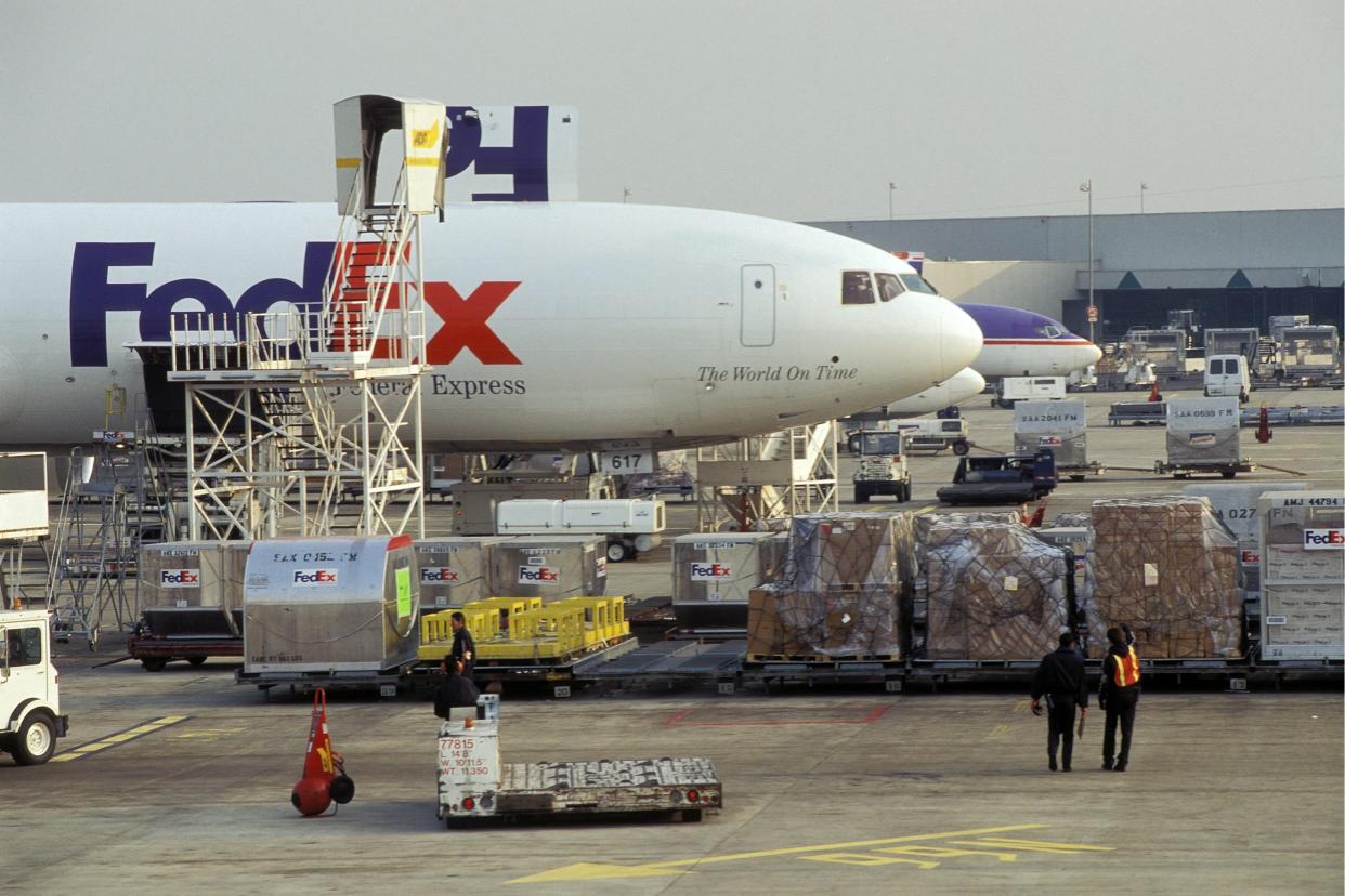 THAILAND - APRIL 10:  Illustration On Fedex Sorting Center On April 10th, 1996 In Paris  (Photo by Alain BUU/Gamma-Rapho via Getty Images)