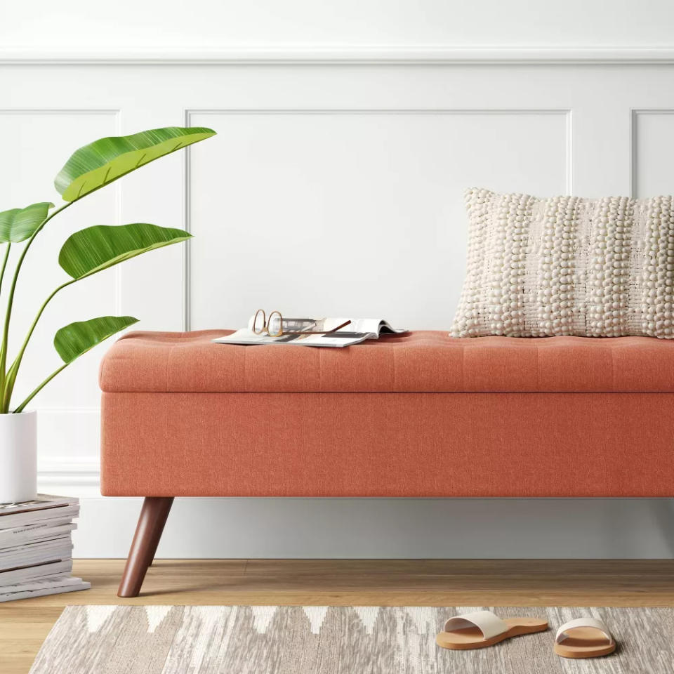 The storage bench in the color Spice