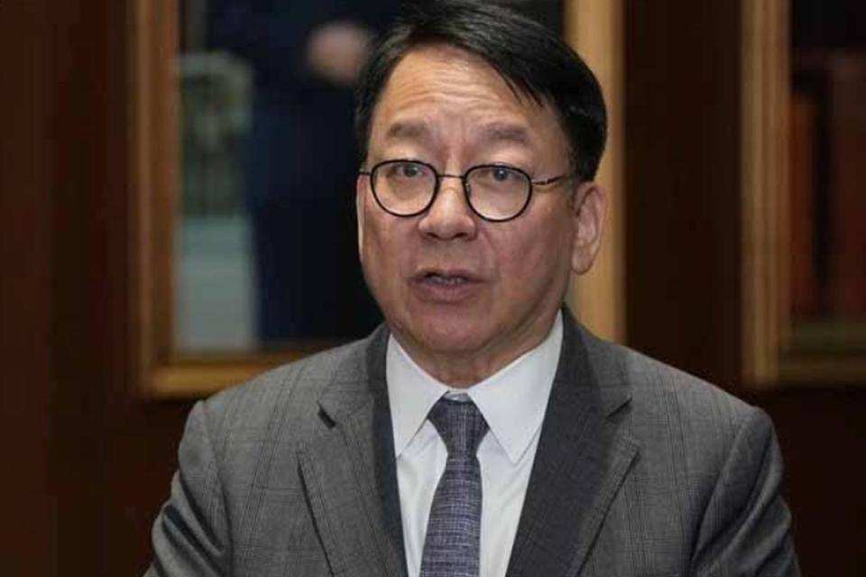 國際評等機構「穆迪」下修香港評等展望到「負面」，引發香港政務司司長陳國基砲轟。