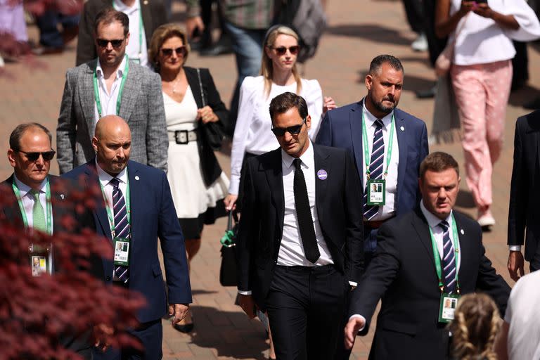 Roger Federer ingresando en el All England Lawn Tennis and Croquet Club. 