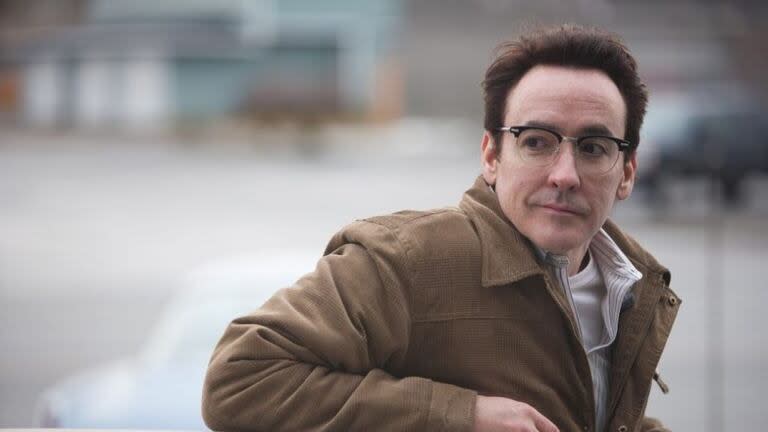 John Cusack es quien interpreta al panadero asesino, Robert Hansen