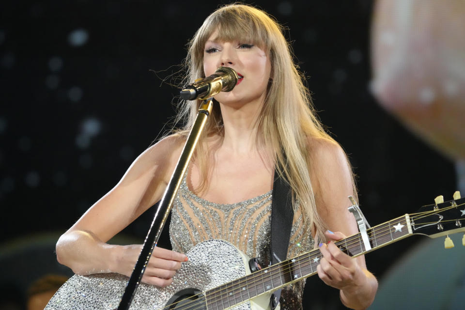 SANTA CLARA, CALIFORNIA - JULY 28: EDITORIAL USE ONLY. NO BOOK COVERS. Taylor Swift performs onstage during Taylor Swift | The Eras Tour at Levi's Stadium on July 28, 2023 in Santa Clara, California. (Photo by Jeff Kravitz/TAS23/Getty Images for TAS Rights Management )