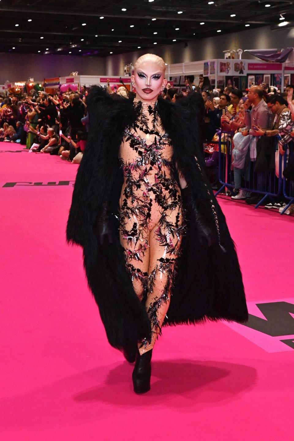 Photo Gallery Dragcon UK 2024 Queens Walk