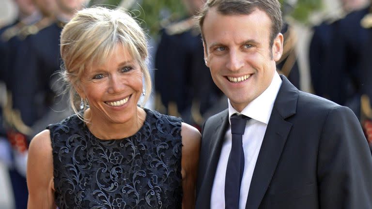 Brigitte y Emmanuel Macron, la nueva pareja presidencial de Francia