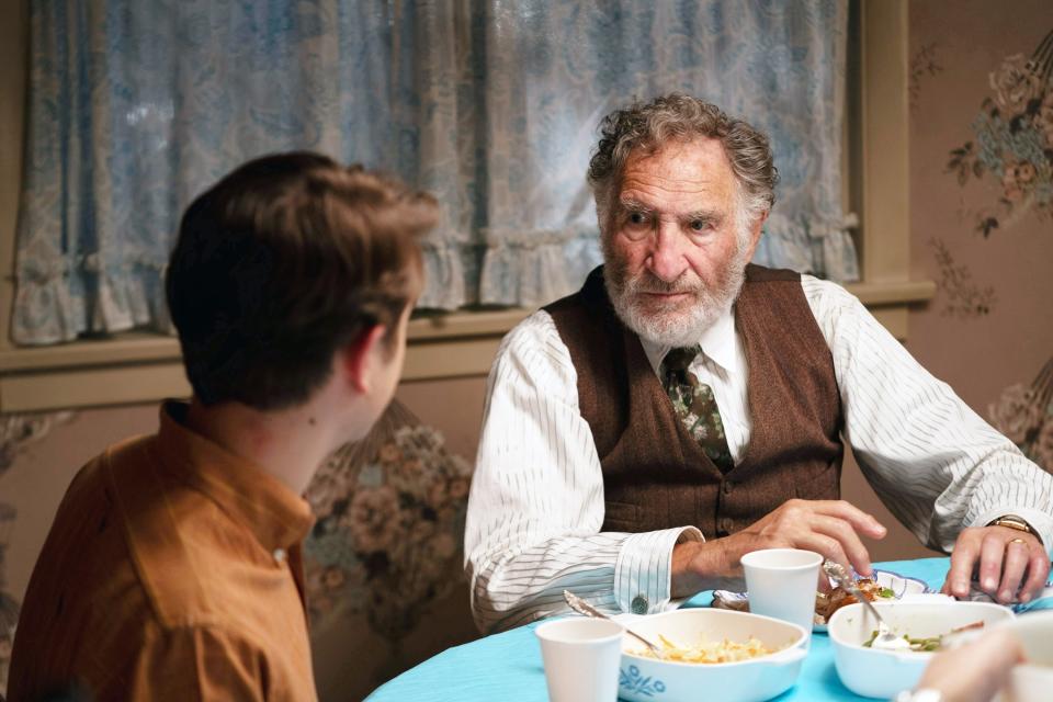 Judd Hirsch sits at a dinner table