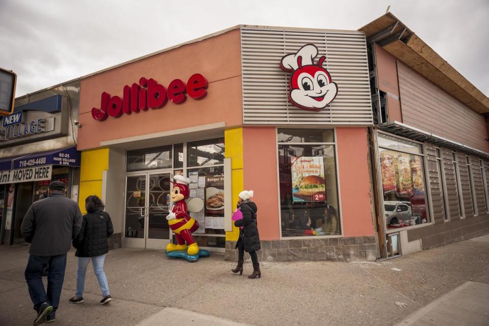 今年初在紐約皇后區開張的Jollibee。（東方IC）