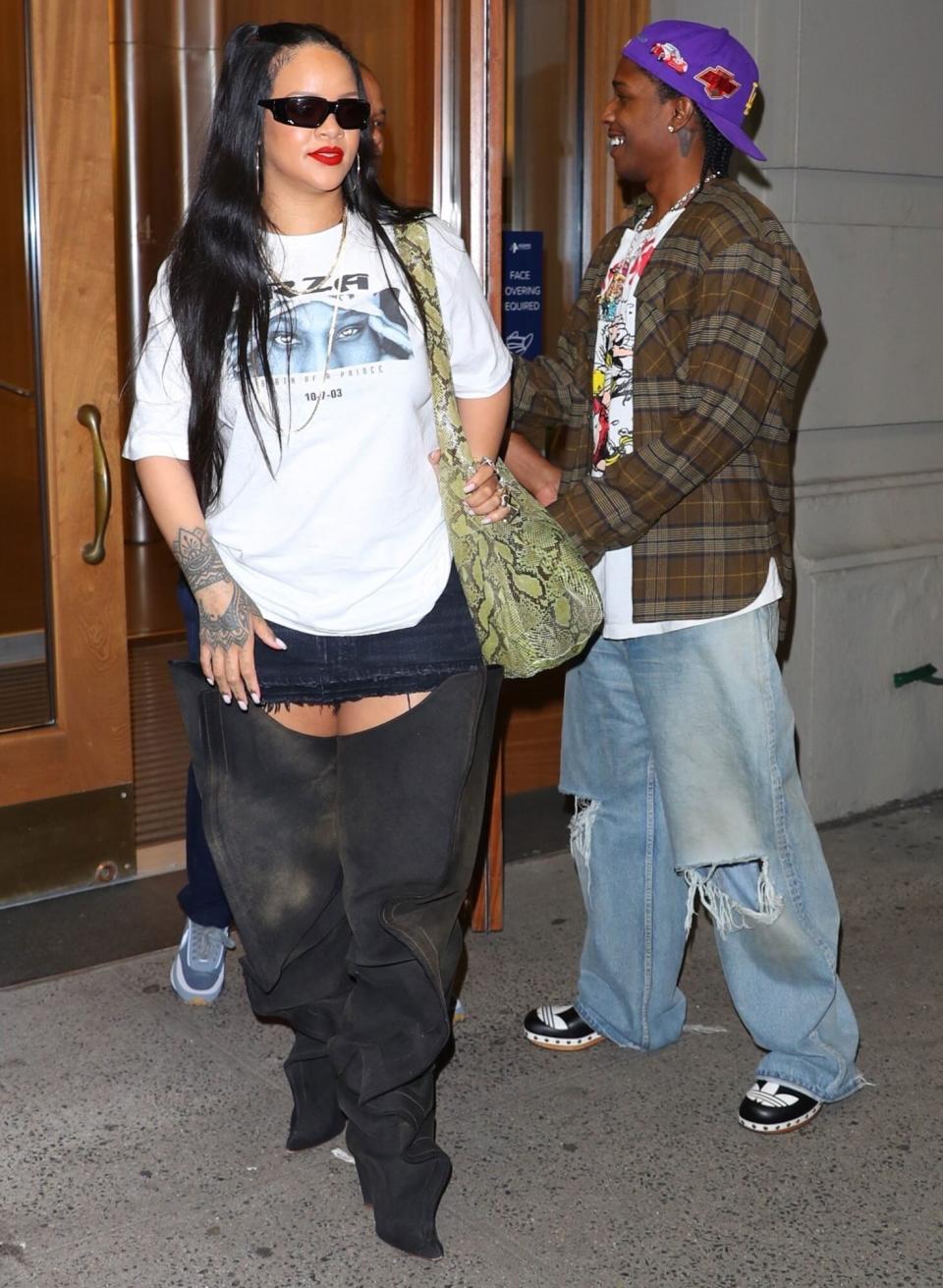 New York City, NY - Rihanna and ASAP Rocky leave after a late-night meeting in New York City Pictured: Rihanna, ASAP Rocky BACKGRID USA 12 AUGUST 2022 BYLINE MUST READ: BlayzenPhotos / BACKGRID USA: +1 310 798 9111 / usasales@backgrid.com UK: +44 208 344 2007 / uksales@backgrid.com *UK Clients - Pictures Containing Children Please Pixelate Face Prior To Publication*