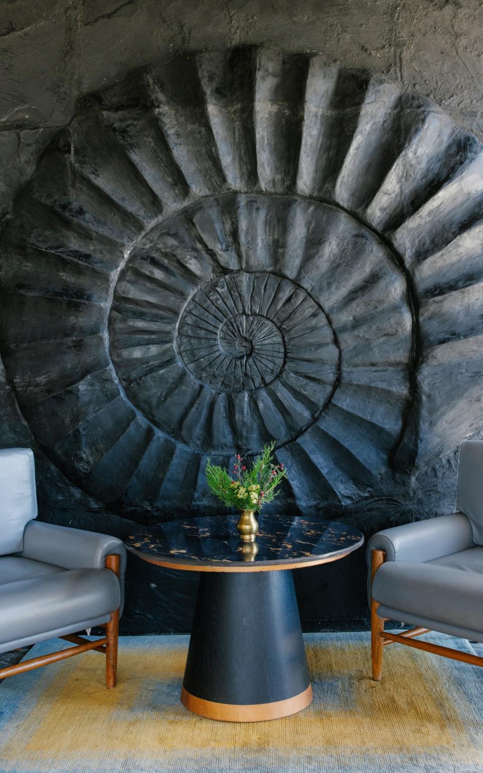 A black ammonite in Shinta Mani Mustang’s bar