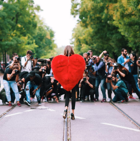 <p>The most show-stopping street style look of the year was Fendi's fur heart, which was donned by anyone who could get their hands on it. [Photo: OmniStyle/ Instagram] </p>