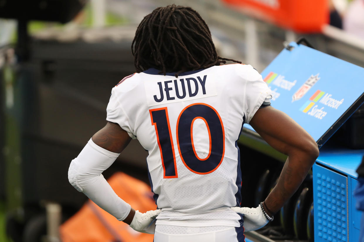 INGLEWOOD, CALIFORNIA - DECEMBER 27: Jerry Jeudy #10 of the Denver Broncos reacts to missing a catch behind the bench in the third quarter against the Los Angeles Chargers at SoFi Stadium on December 27, 2020 in Inglewood, California. (Photo by Joe Scarnici/Getty Images)