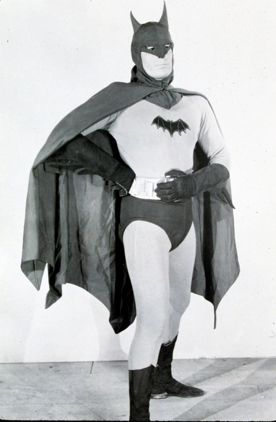 El serial cinematográfico llamado Batman fue estrenado en 1943  y protagonizado por Lewis Wilson como Batman y Douglas Crof como Robin, enfrentándose al Príncipe Dr. Daka. Wilson de 23 años y Douglas con apenas 14 años, filmaron 15 capítulos. Wilson se retiró de la industria del espectáculo poco tiempo después de interpretar este papel y trabajo en General Foods hasta su retiro.