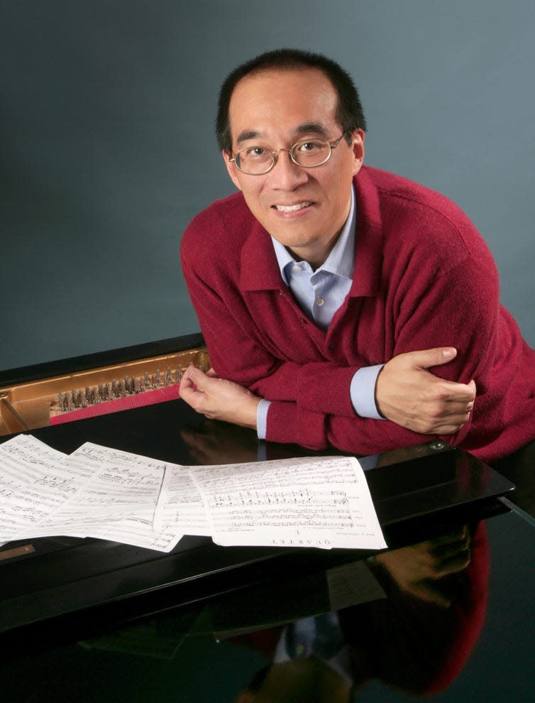 Pianist Derek Han was affiliated with the La Musica International Chamber Music Festival in Sarasota since its inception in 1987. He died in 2021 at age 63.