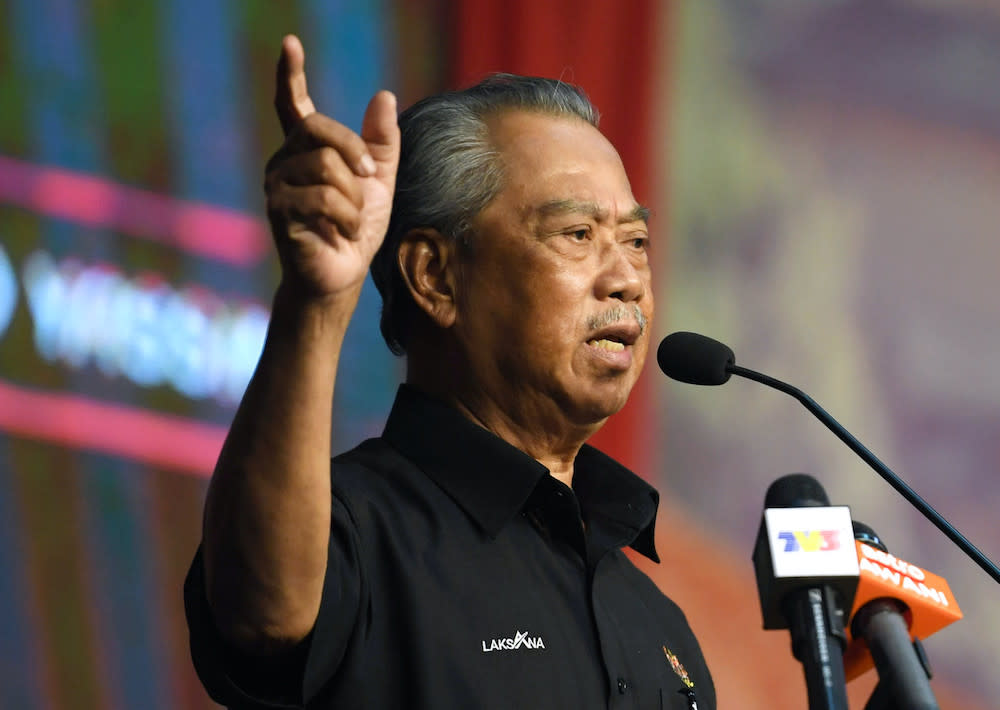 Muhyiddin said that Malaysians want a functioning government, and urged his party members to work with Umno and PAS to achieve this. —  Bernama pic