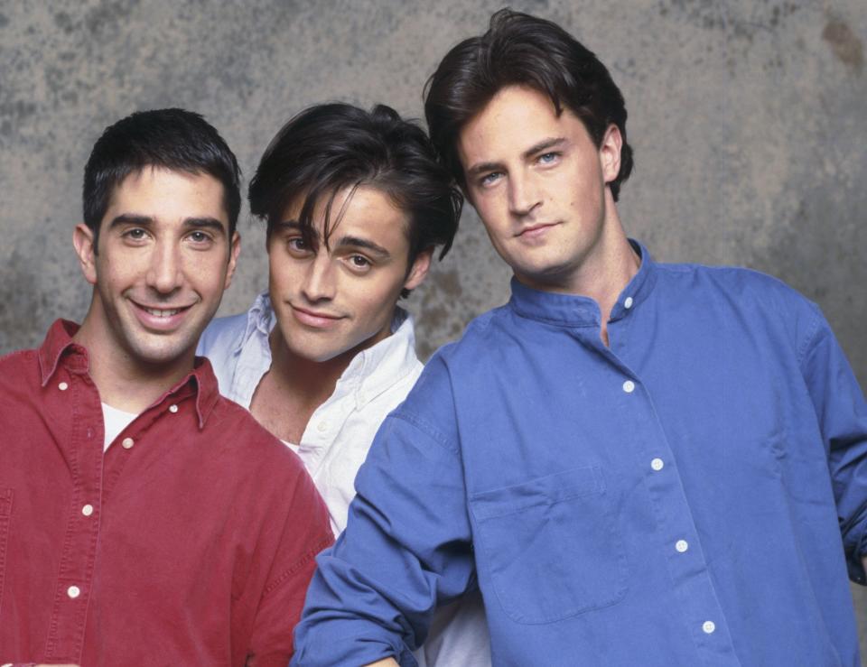 Matthew poses with Matt LeBlanc and David Schwimmer during the 90s