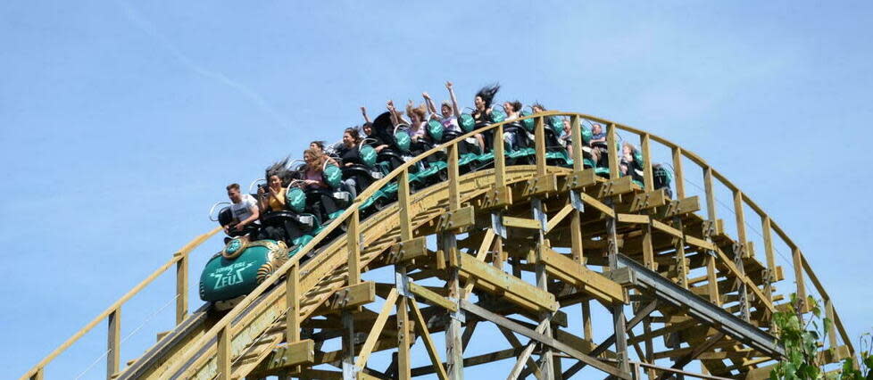 Le nouveau Tonnerre 2 Zeus au Parc Astérix.
