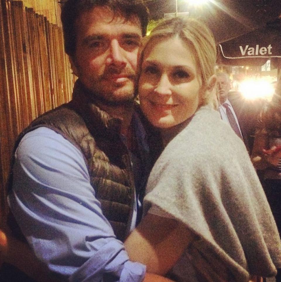 <p>Rufus Humphrey and Lily van der Woodsen forever! The former "Gossip Girl" couple showed us all just how much they love each other off-screen when <a href="https://instagram.com/p/0GEtqErbwO/">they reunited&nbsp;for this adorable pic</a>&nbsp;last year.&nbsp;</p>