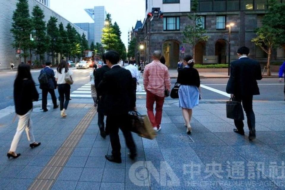 每年約2.6萬件的勞資爭議調解案件，前三類型依序為薪資爭議、解雇與資遣爭議，以及雇用關係確認爭議。圖／中央社