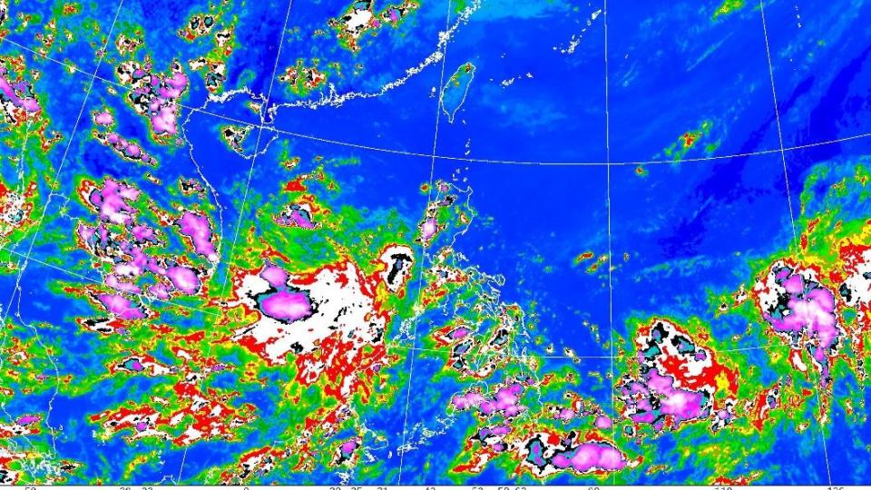中南半島至菲律賓一帶已有2個熱帶雲簇發展中。（圖／中央氣象局）