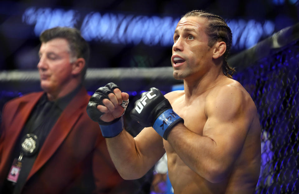 LAS VEGAS, NEVADA - DECEMBER 14:  Urijah Faber prepares for a bantamweight fight against Petr Yan during UFC 245 at T-Mobile Arena on December 14, 2019 in Las Vegas, Nevada. (Photo by Steve Marcus/Getty Images)