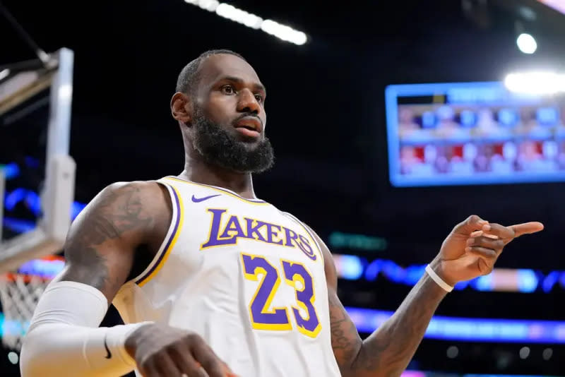 ▲湖人「詹皇」LeBron James不確定搞退役巡演，有可能效法馬刺傳奇Tim Duncan默默退役。（圖／美聯社／達志影像）