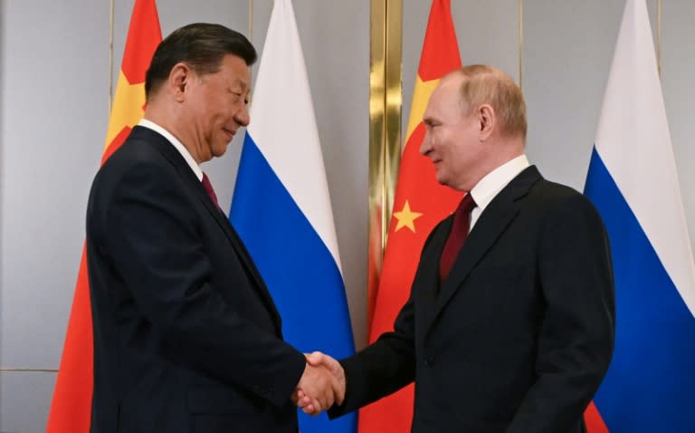 Beim Gipfel der Shanghaier Organisation für Zusammenarbeit (SCO) in Kasachstan haben der chinesische Präsident Xi Jinping und sein russischer Kollege Wladimir Putin ihr Bündnis als Gegengewicht zur westlichen Welt bekräftigt. (Sergei GUNEYEV)