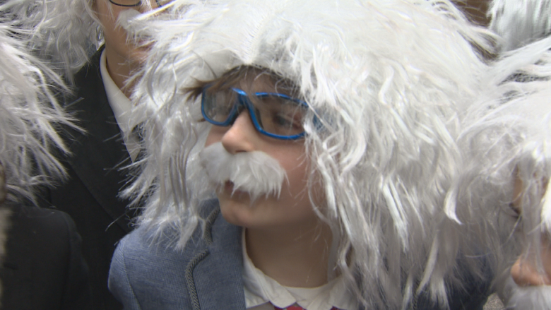 World record set in Toronto for largest group dressed as Albert Einstein