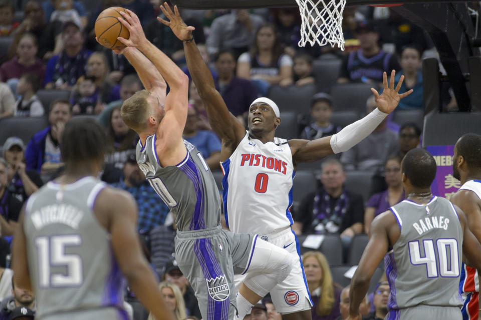 Detroit Pistons center Jalen Duren (0) guards against Sacramento Kings forward Domantas Sabonis (10) during the first quarter of an NBA basketball game in Sacramento, Calif., Sunday, Nov. 20, 2022. (AP Photo/Randall Benton)