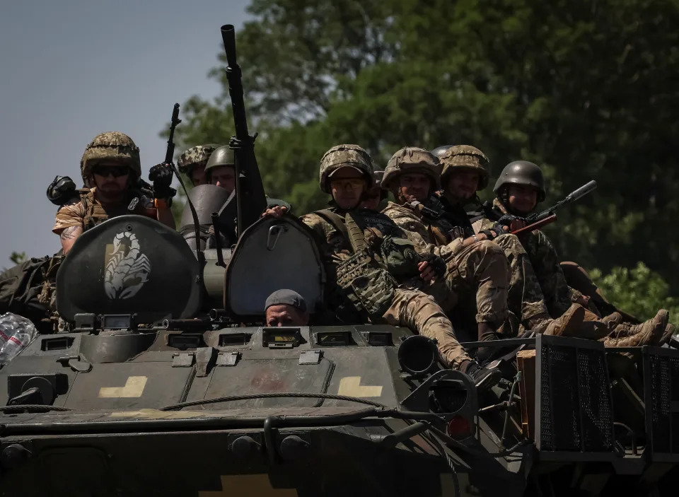 Ukrainian service members ride an Armoured Personnel Carrier (APC), in Donetsk region, amid Russia's attack on Ukraine July 7, 2022. REUTERS/Gleb Garanich