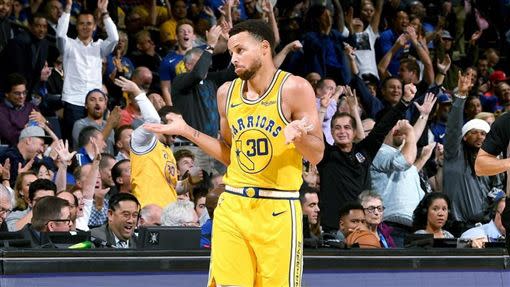 勇士超級巨星Stephen Curry遭酸是體系球員。（圖／翻攝自推特）