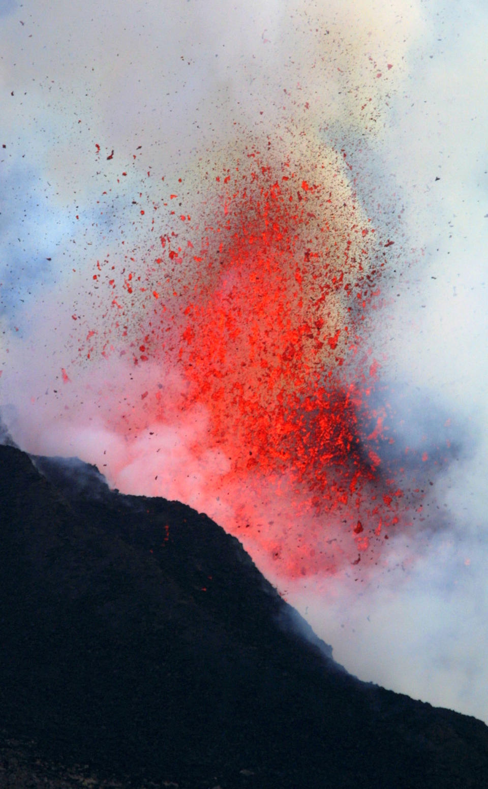 POY - YEAREND PICTURES 2001 - A view of Mount Etna's crater erupting
lava and rocks on the island Sicily during the first hours of July 22,
2001.

AS