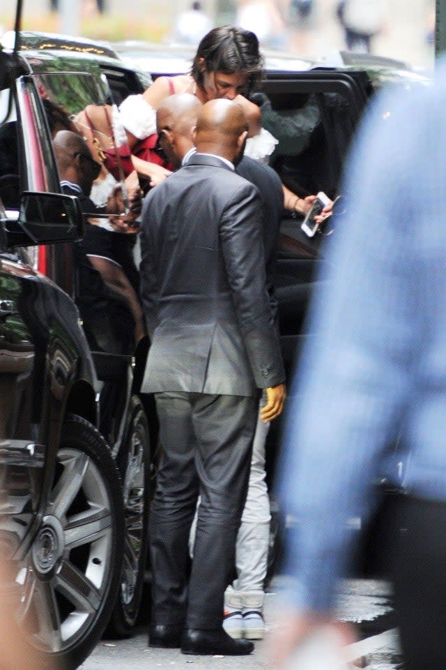 Actress Katie Holmes and Jamie Foxx do not seem bothered by the recent split rumors. The couple were spotted arriving together for dinner at TAO restaurant in Midtown. Jamie came out of the car and went around to Katie&#x002019;s side to give her his hand and help her out of the vehicle as they headed into the restaurant.