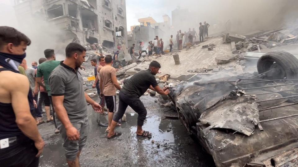 Aftermath of bombing of market in Jabalia on 9 October